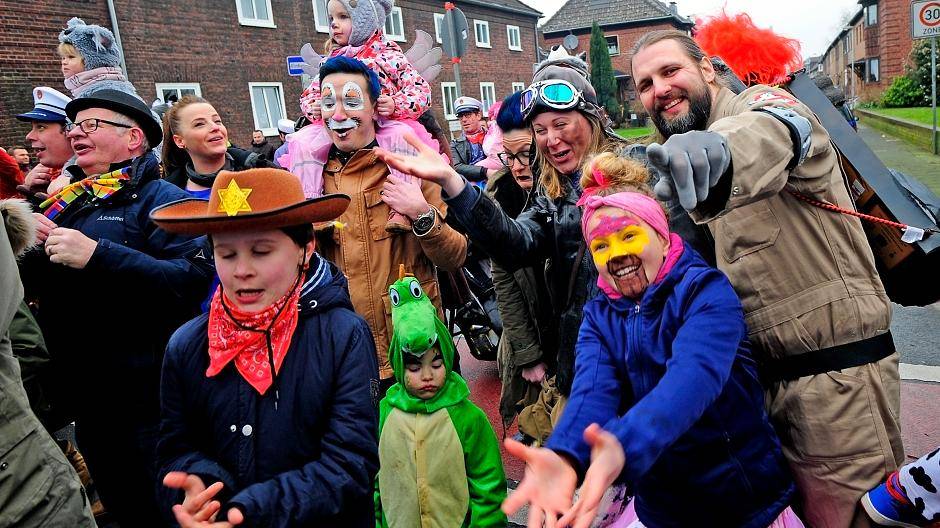 Nelkensamstagszug in...