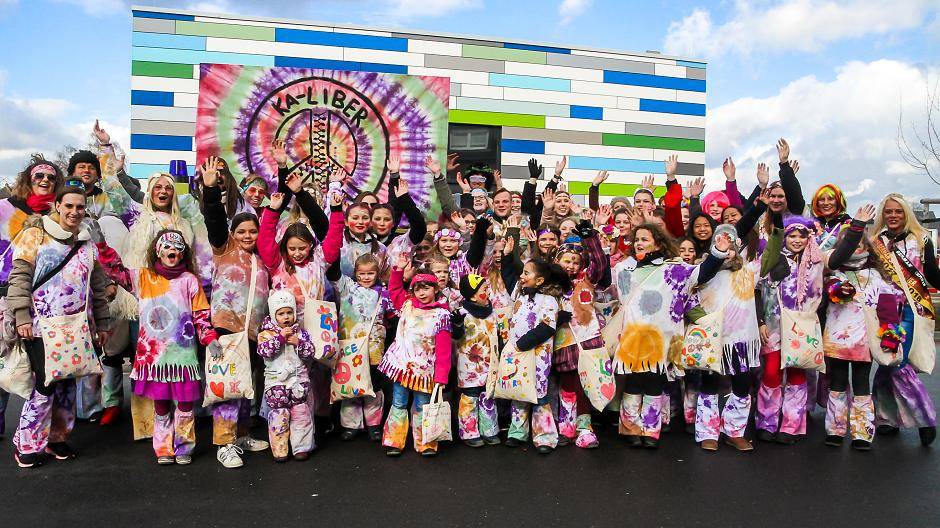 Bilderstrecke Nelkensamstagszug Moers Rosenmontagszug Kamp-Lintfort