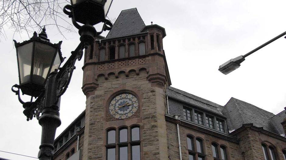 Solide Bildungsburgen? Von wegen — Duisburgs Schulen haben Investitionen bitter nötig.