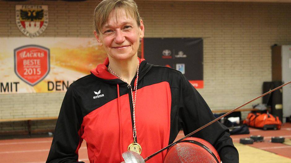 Ex-Nationalfechterin Bettina Fichtel, TSG Friesenheim, beherrschte das gemischte Teilnehmerfeld im Degen und errang die Goldmedaille.