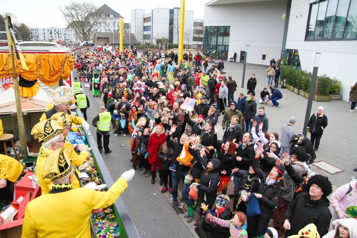 „Moers Helau!“ Der Nelkensamstagszug startet in diesem Jahr am 10. Februar um 13.30 Uhr.