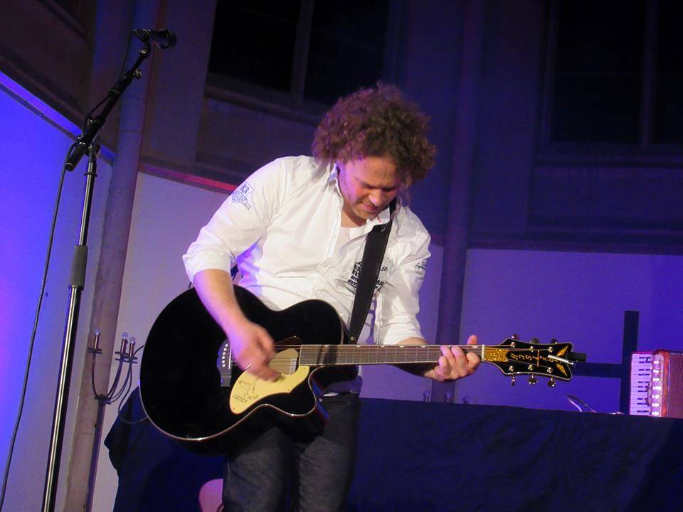 "Freigeister" in der Friedenskirche: Begeisterndes Konzert von Tim Linde