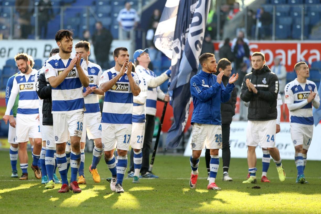  Applaus, so wie hier nach dem Heidenheim-Spiel, wird es auch Sonntag Mittag für die rund 1000 mitgereisten Fans geben. 