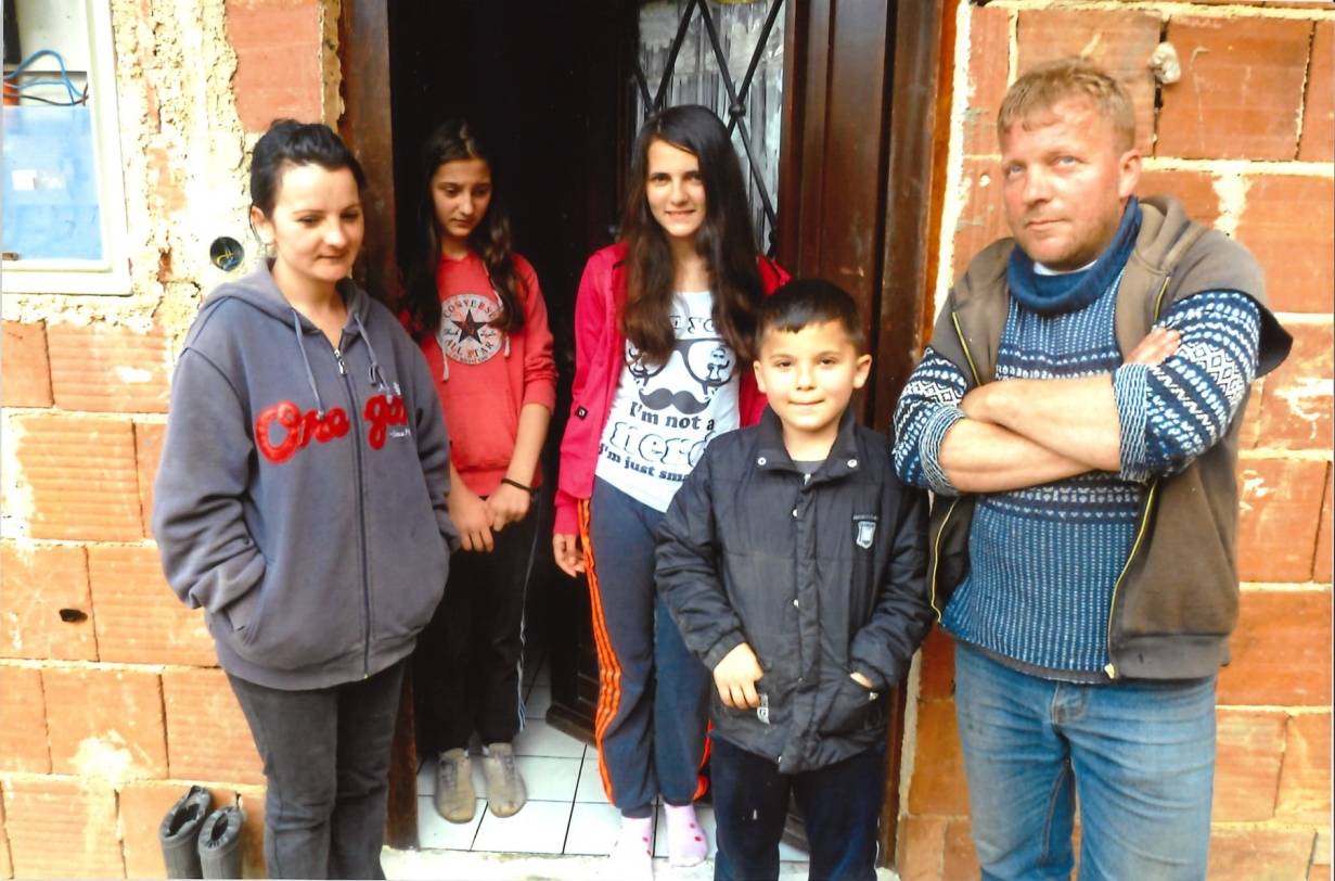 Der Mann kann aufgrund eines Herzfehlers nicht arbeiten, für sechs Personen steht im Monat nur die 170 Euro-Rente der Oma zur Verfügung: Die Patenschaft bedeutet der Familie sehr viel.