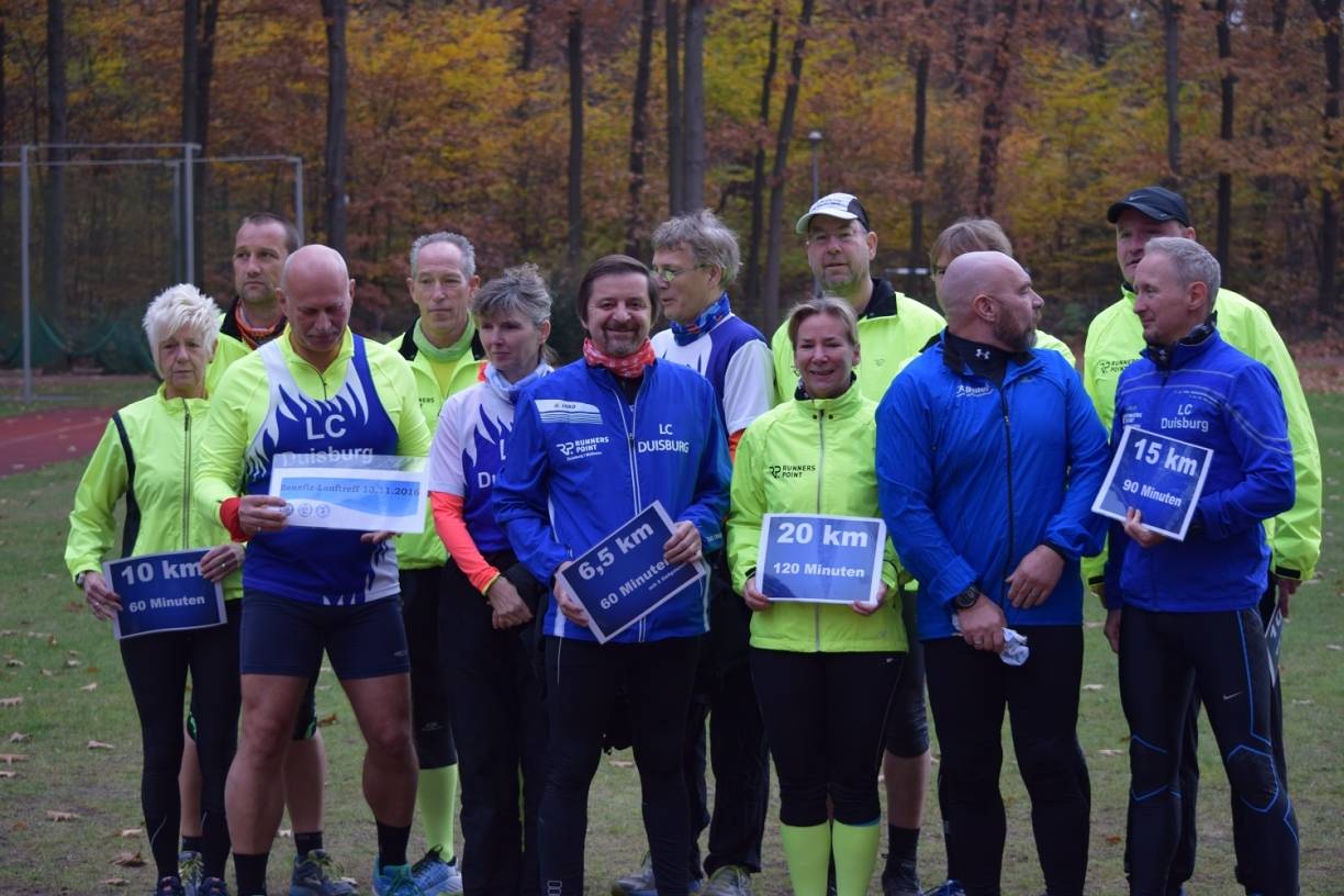 Das Bild aus dem Vorjahr zeigt die Laufbetreuer, die sich um die einzelnen Laufgruppen kümmern.