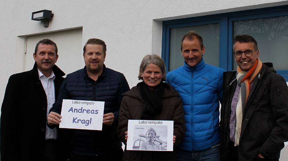  Jürgen Dietz, Claudia Grawley, Andreas Kragl, Karsten Kruck und Uwe Busch (vl) bei der Übergabe der Schilder. 