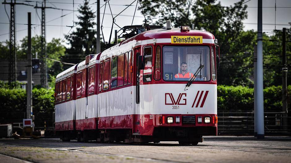 Der Schienenschleifzug fährt im Herbst und Winter fast täglich.
