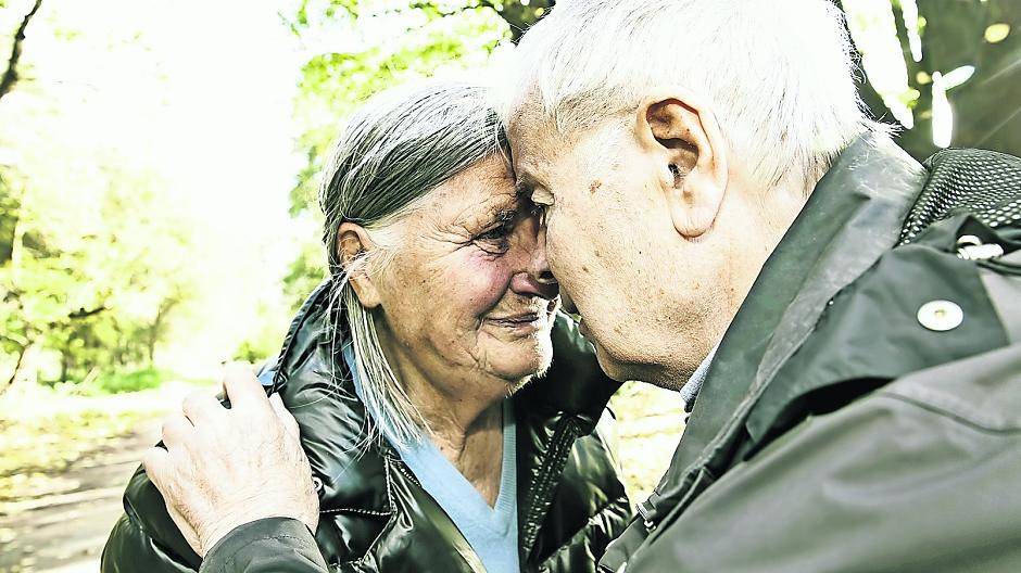 Wie viel ist uns die Pflege kranker und/ oder alter Menschen wert? Foto (Archiv): bilderstöckchen/ fotolia.com