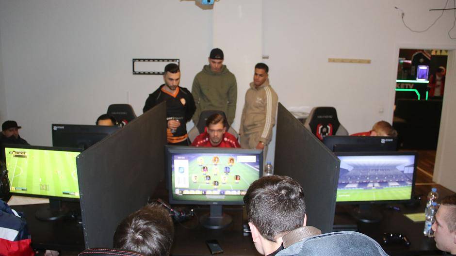 Die Teilnehmer spielen sich...