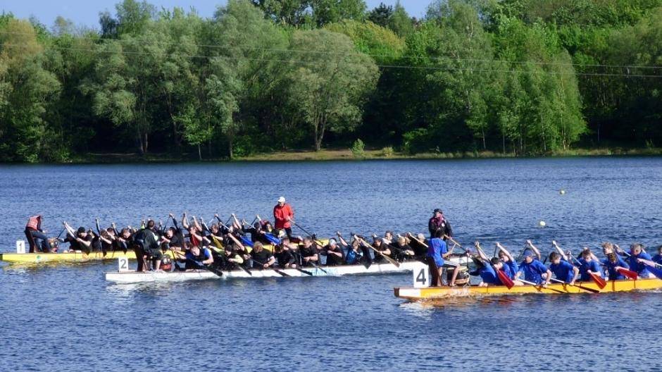 Zum Spaß als Team auf einem Drachen in den See stechen, können Sie bei der 15. Drachenboot-Fun-Regatta auf der Tegge.