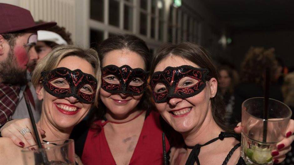 Altweibertreiben rockt die Rennbahn