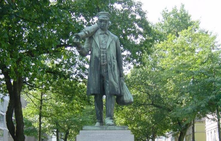 Symbol für Krefelds textile Tradition: Meister Ponzelar.