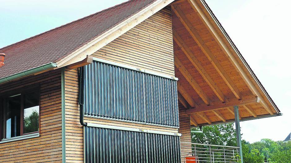 Haus mit Solarwärmeanlage.