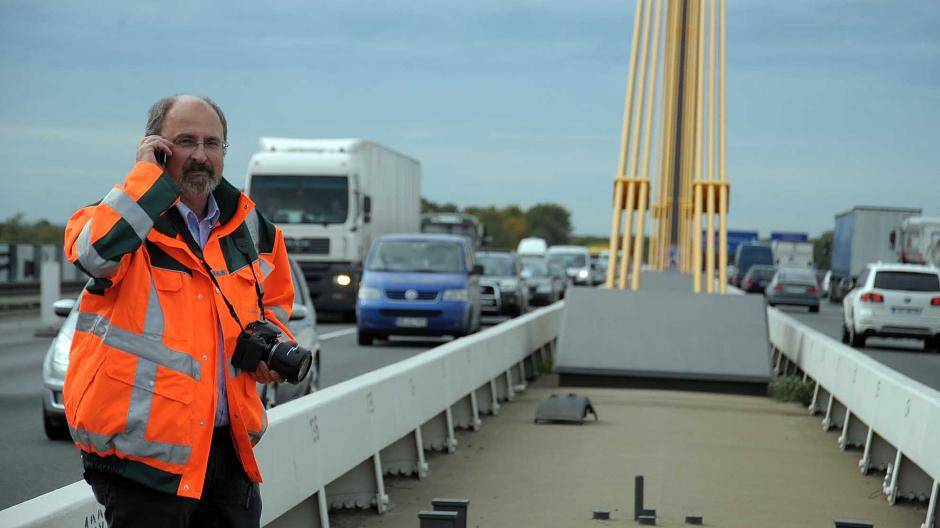  Bleibt abzuwarten, ob Schranken und Waagen für zusätzliche Staus rund um die Rheinbrücke Neuenkamp sorgen. 
