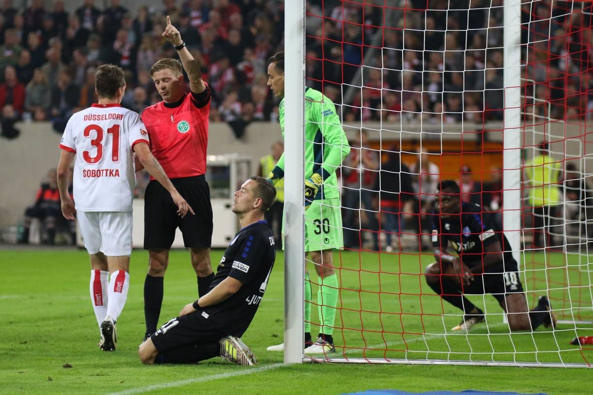 Und wieder nicht drin. Stanislav Iljutcenko und Kingsley Onuegbu können es nicht fassen...