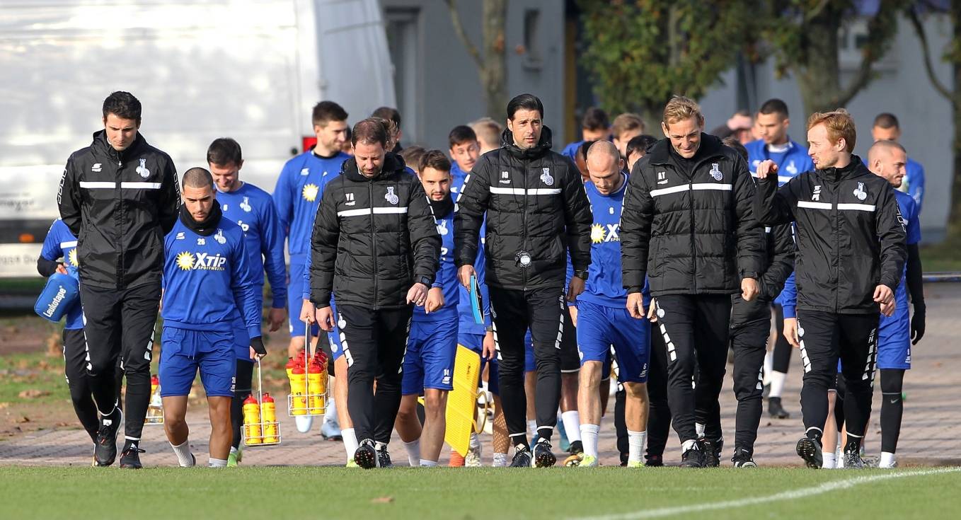  Sie werden ihr Team gewohnt akribisch auf die Rückrunde in Liga zwei vorbereiten: Miro Lusic, Yontcho Arsov, Ilia Gruev, Andreas Tappe und Philipp Klug laden ab morgen wieder zum Training an der Westender Straße. 