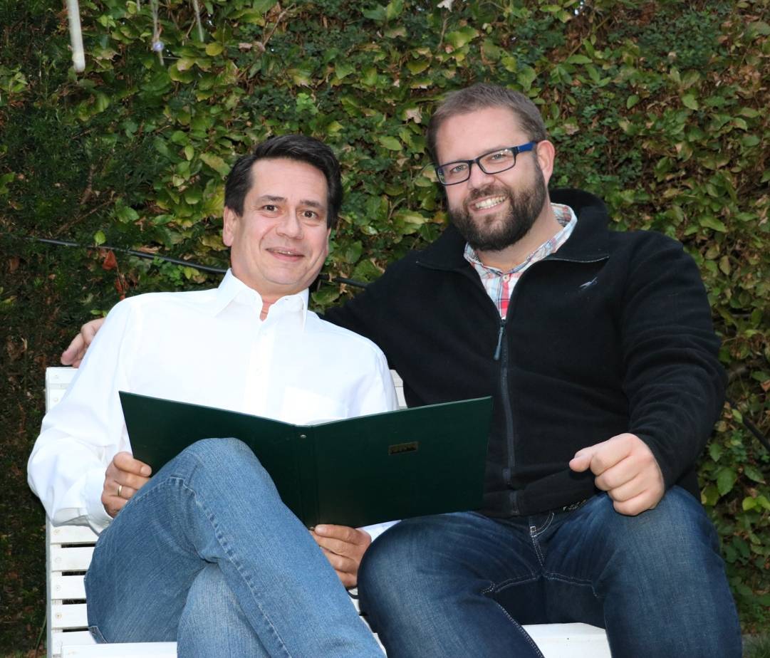 Fabian Matussek (links) und Dr. Bastian Rütten arbeiten an der Inszenierung.