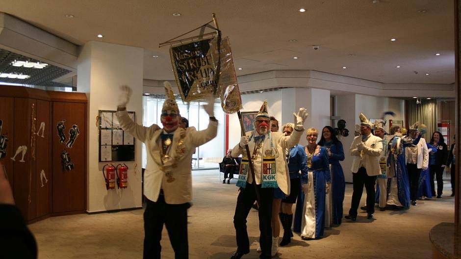 Auch das Prinzenpaar samt Crew ist...