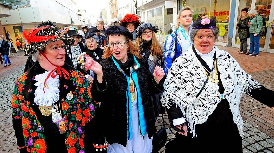 Natürlich waren auch in Moers die Frauen außer Rand und...