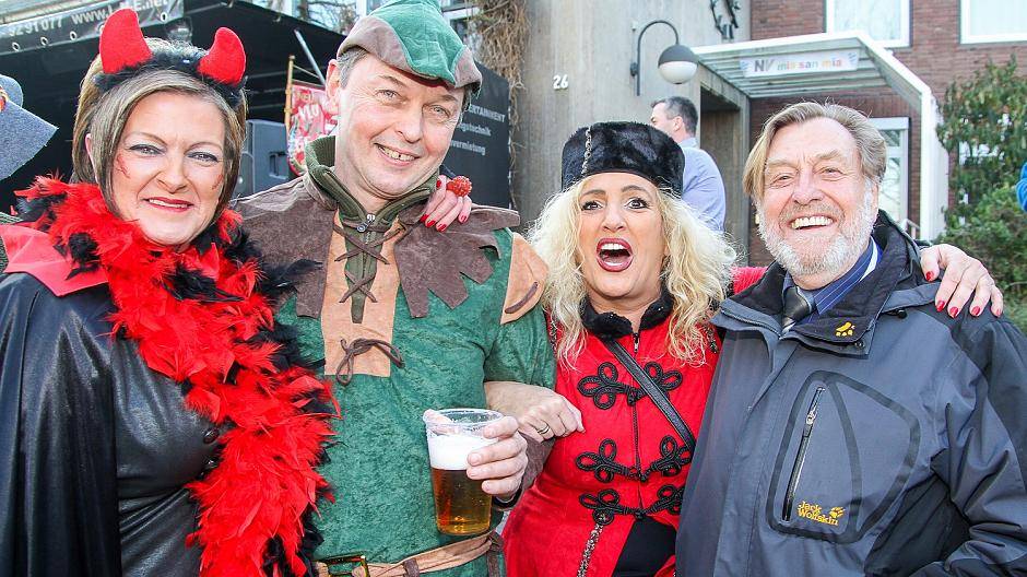 Danach wurde vorm Rathaus noch kräftig...