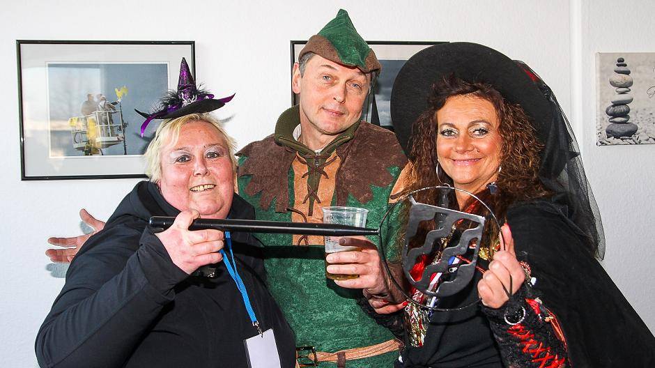 Und so muss Neukirchen-Vluyns Bürgermeister Harald Lenßen den Stadtschlüssel wieder...