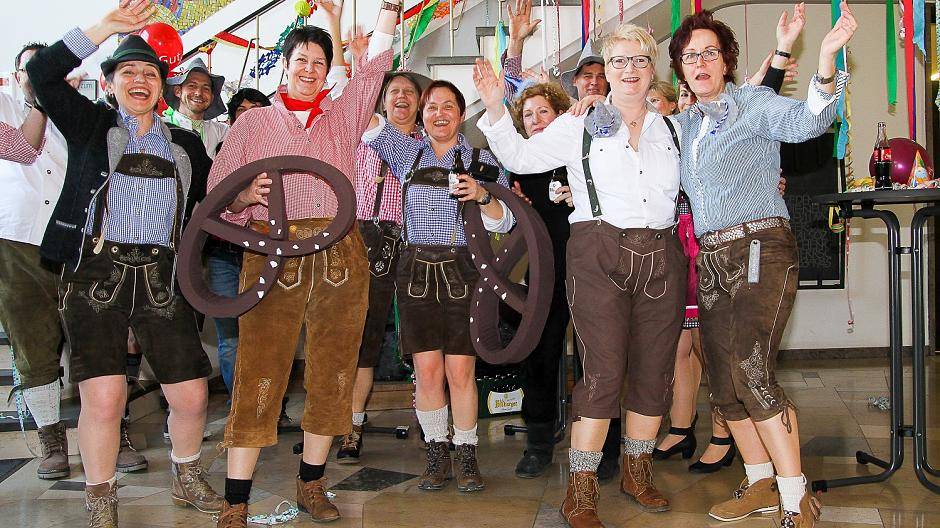 Die Geheimwaffe des Bürgermeisters: die Bayern. Sie konnten dem Möhnenansturm aber...