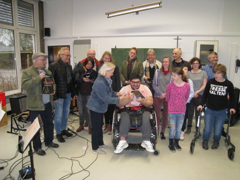 Spendenübergabe Musikertreffen: Krefelder Rocklegenden unterstützen den musikalischen Nachwuchs