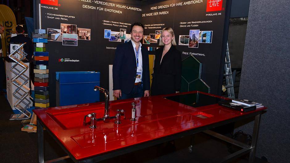  Stichwort ungewöhnliche Materialien: Wie wäre es zum Beispiel mit einer Küchenarbeitsplatte aus Lavagestein, mit keramischen Überzug........  