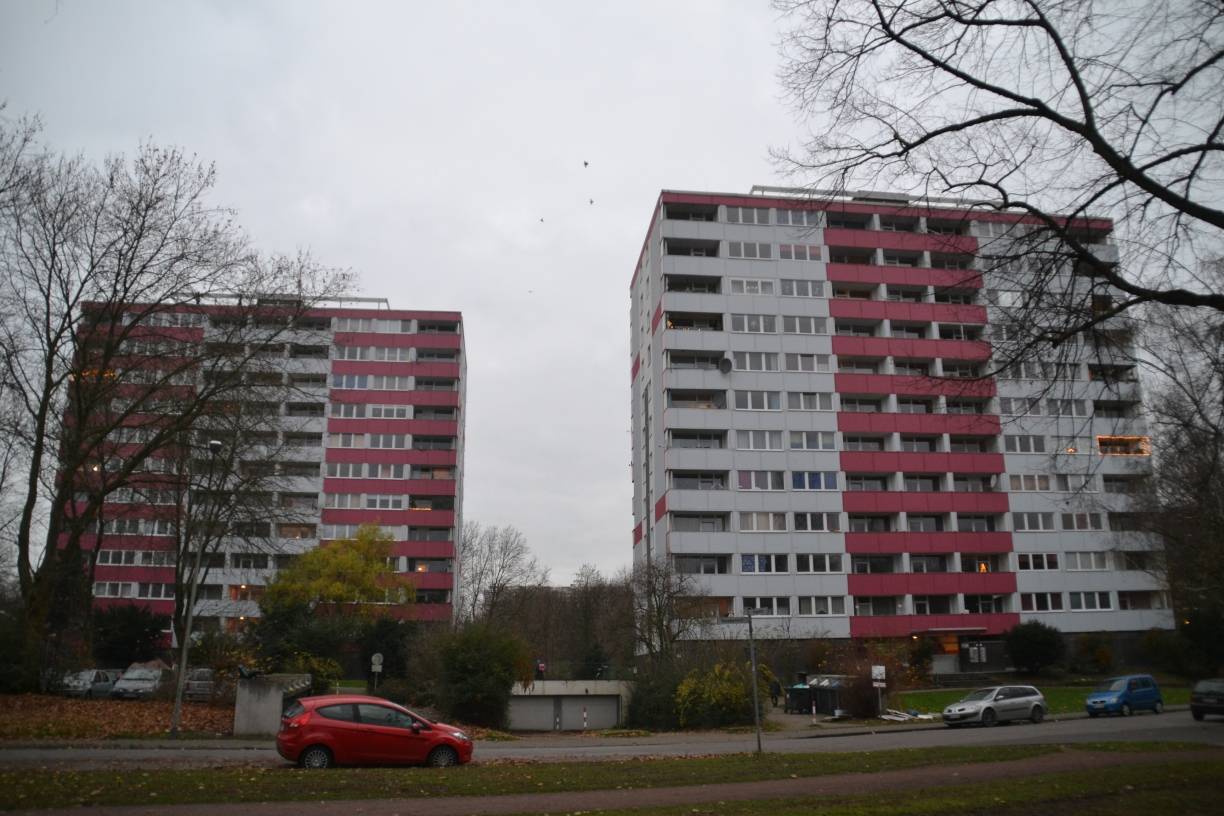 Die zwei Wohnblocks an der Husemannstraße 1 und 3 werden von der Dairos Property Management GmbH verwaltet. Mieterbeschwerden über Missstände werden auf die „lange Bank“ geschoben.
