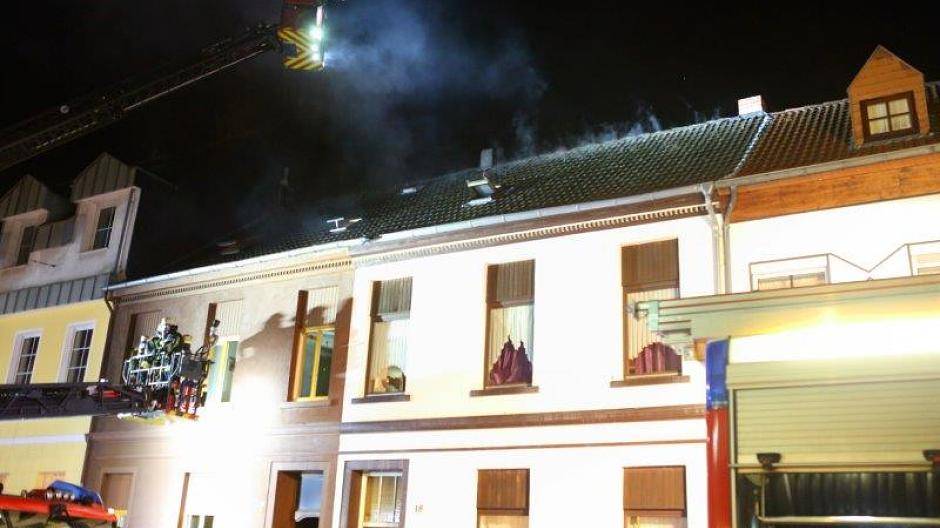 Zwölf Personen und zwei Tiere wurden gerettet