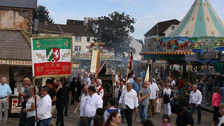 Fahnenmarsch der Schausteller zur...