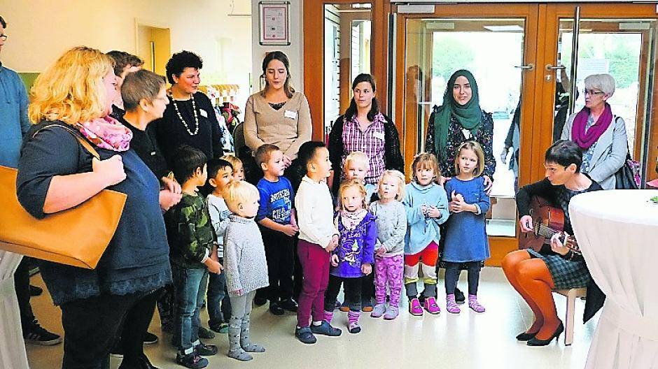 Bei der Eröffnung der Kindertagesstätte „Wiewaldi“ wurde natürlich auch gesungen.