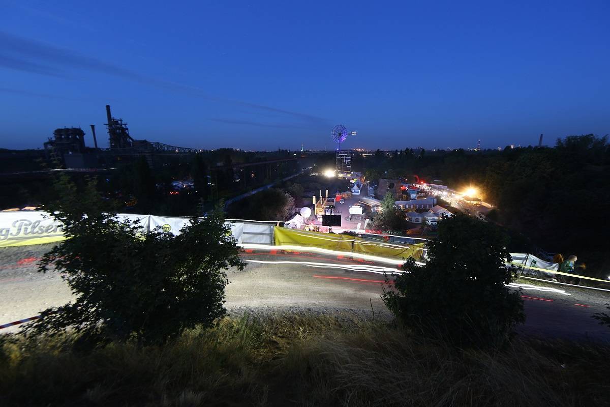  Der Monte Schlacko, das „Dach der Tour“ bzw. des 24-Stunden-Rennens, bei Nacht. 