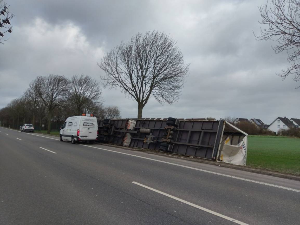 Orkantief Friederike wirbelt in Krefeld