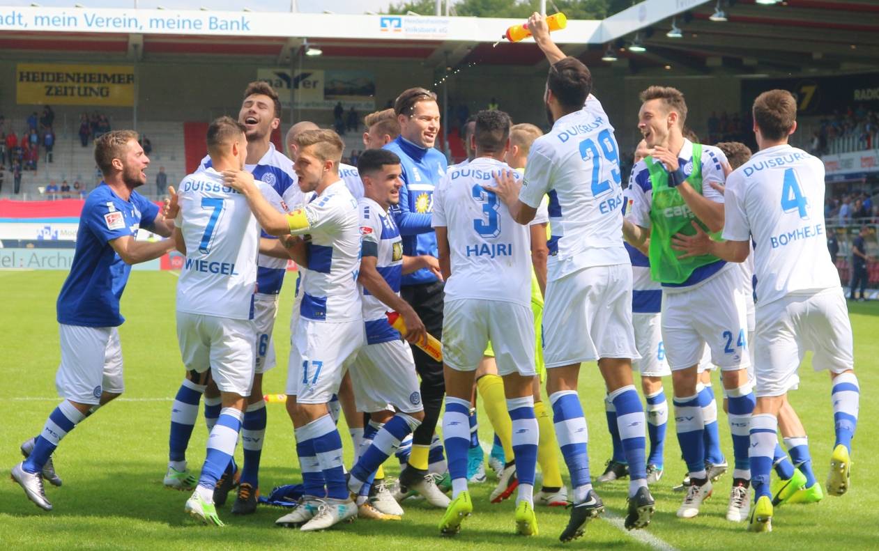  So wie in Heidenheim wollen die MSV-Profis auch am Freitagabend nach Spielschluss jubeln können. 