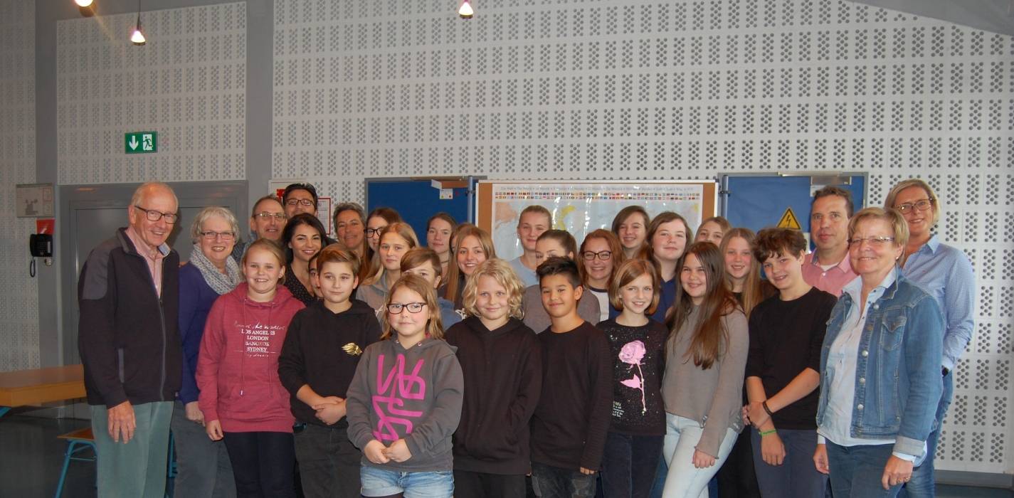 Kleidung für die Kinder im Friedensdorf