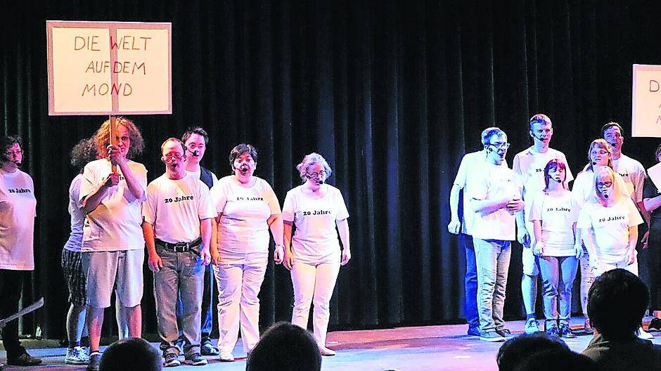 Tolle Stimmung war das Kennzeichen im „Grammatikoff“ bei der Jubiläumsfeier der Theatergruppe.