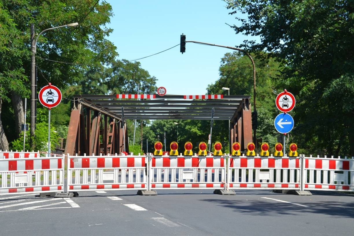  Die Brücke "An der Cölve" ist auf Grund von Standsicherheitsmängeln auf unbestimmte Zeit gesperrt. 