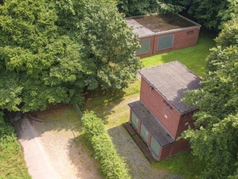 Das Wasserwerk in Rumeln fördert seit 2011 kein öffentliches Trinkwasser mehr und gehört mittlerweile dem Getränke-Logistiker Niederrhein-Gold. Die CDU im Bezirk fordert das umliegende Trinkwasserschutzgebiet fristgemäß aufzuheben.