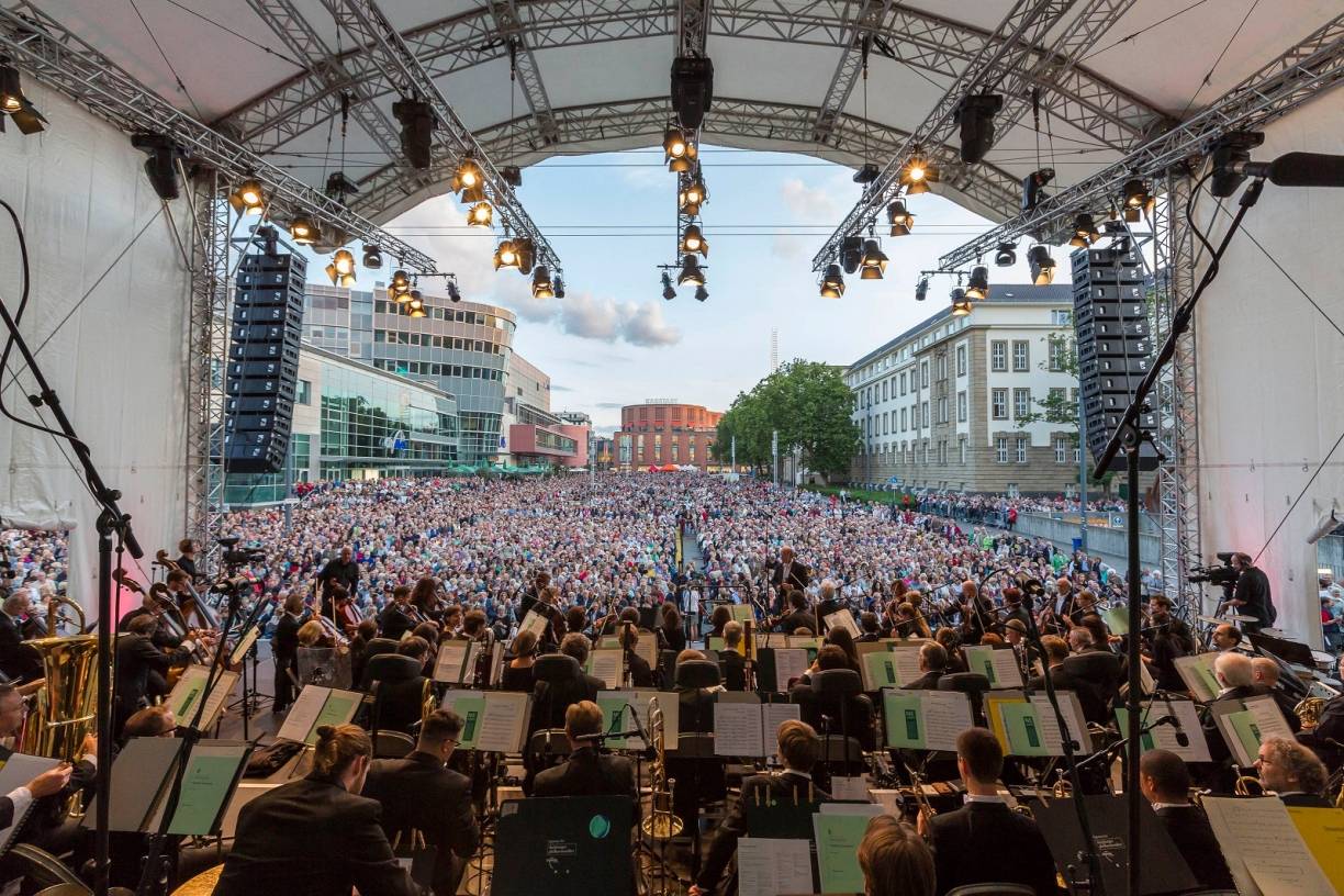 Operngala, Götzimausi und Manfred Mann’s Earth Band