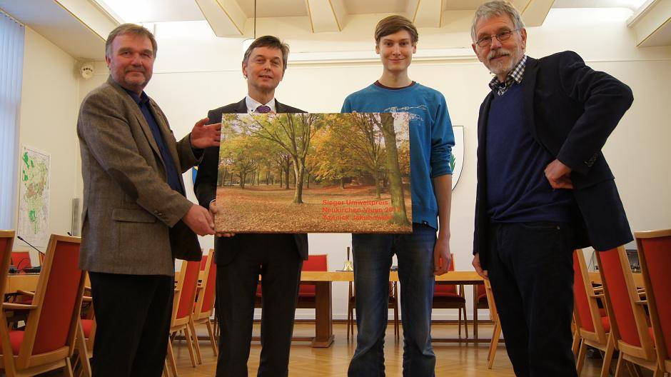 v.l.: Winfried Exner, Bürgermeister Harald Lenßen, Yannick Jakubowski und Theo Klinkenberg.