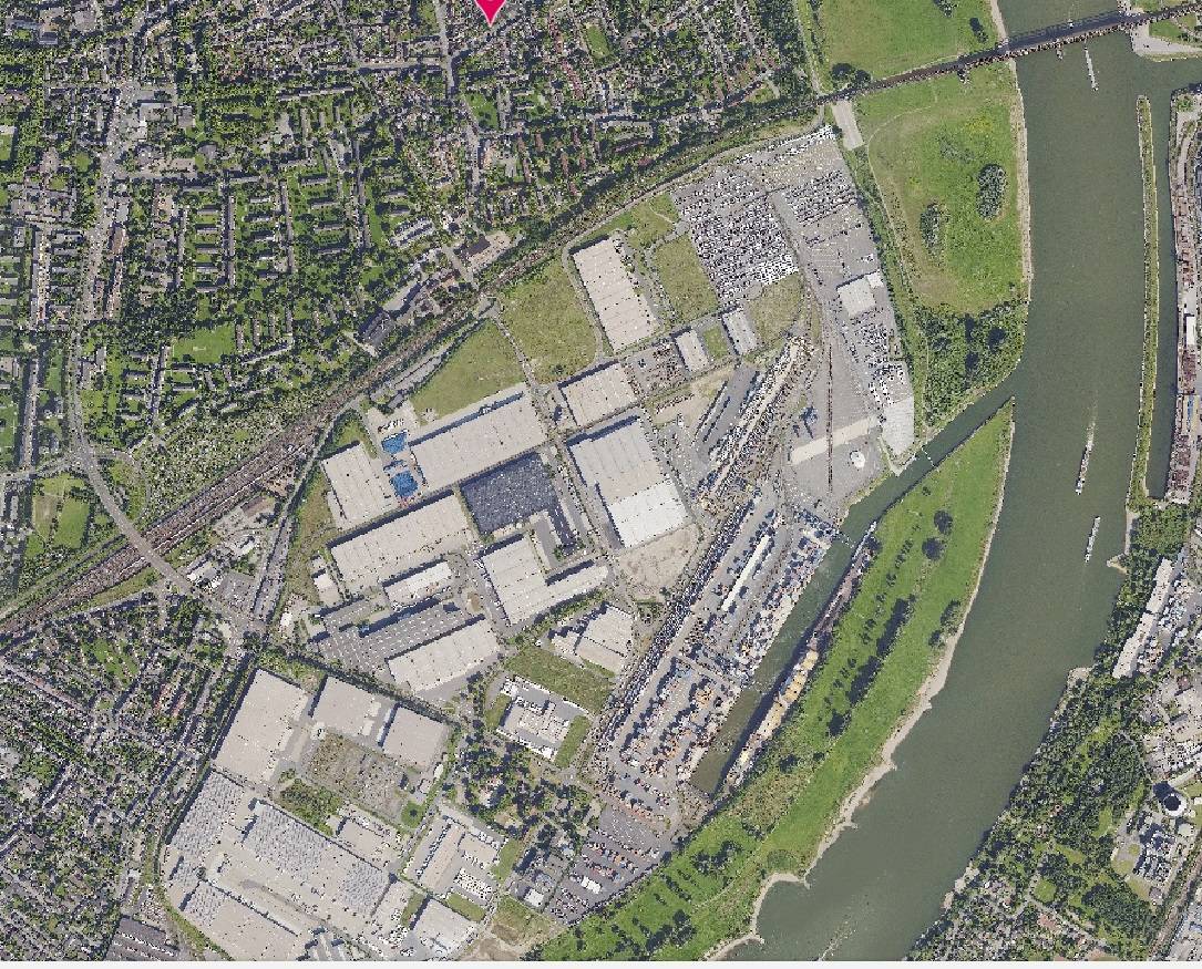 Wo einst das "Krupp Hüttenwerk" in Rheinhausen rauchte, wurde nach Schließung der Logistikstandort "Logport" entwickelt. Die Luftaufnahme stammt aus dem Jahr 2015.