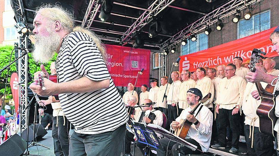 Der Hiesfelder Shanty-Chor sorgte beim Shanty-Festival für Stimmung...