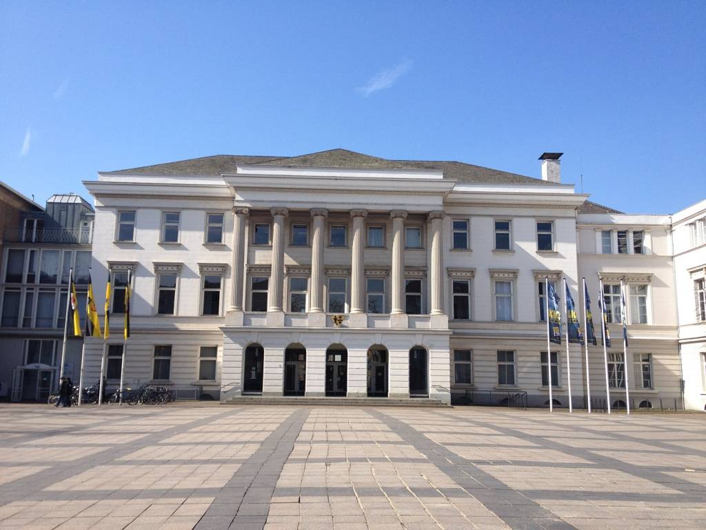 Das Rathaus soll Teil der neuen "Stadtachse"...