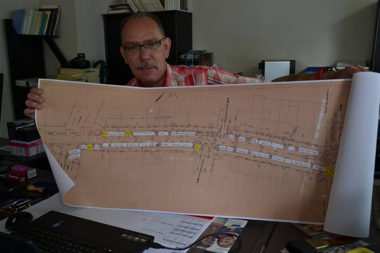 Stadtfest-Organisator, Karsten Vüllings, präsentiert volle Standpläne und freut sich auf zahlreiche Besucher.