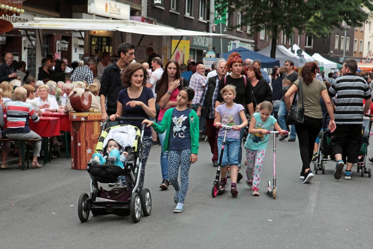  Auf der Krefelder Straße und der Friedrich-Alfred-Straße (Fußgängerzone) sowie am Samstagnachmittag und Sonntag auch auf dem Marktplatz wird wieder viel los sein. 