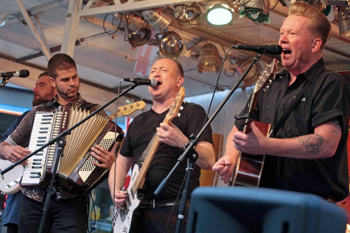 Die Band „Jamie Clarke´s Perfect“ bringt am Freitagabend (19 Uhr) feinsten irischen Folkabilly auf die Bühne.