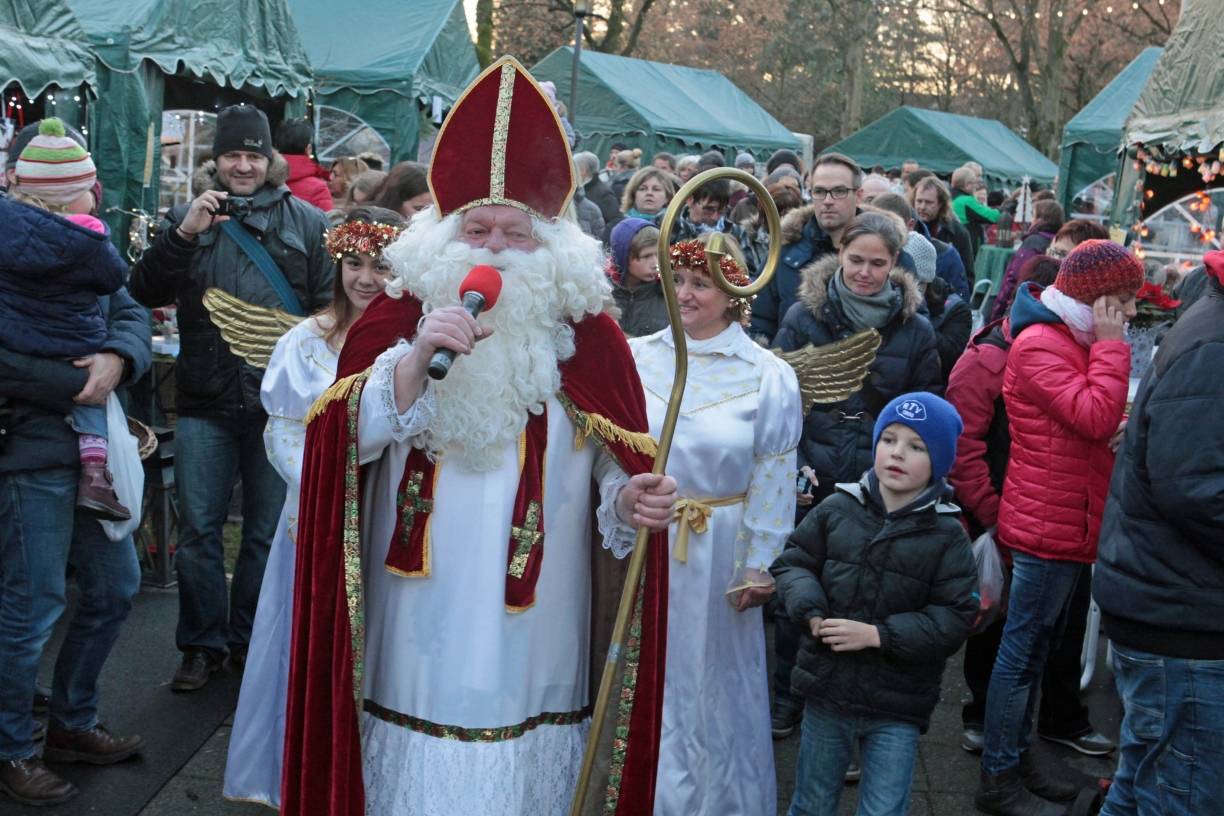Nikolaus kommt mit vollem Programm