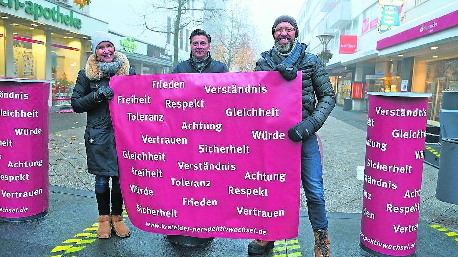 Poller erinnern an westliche Werte