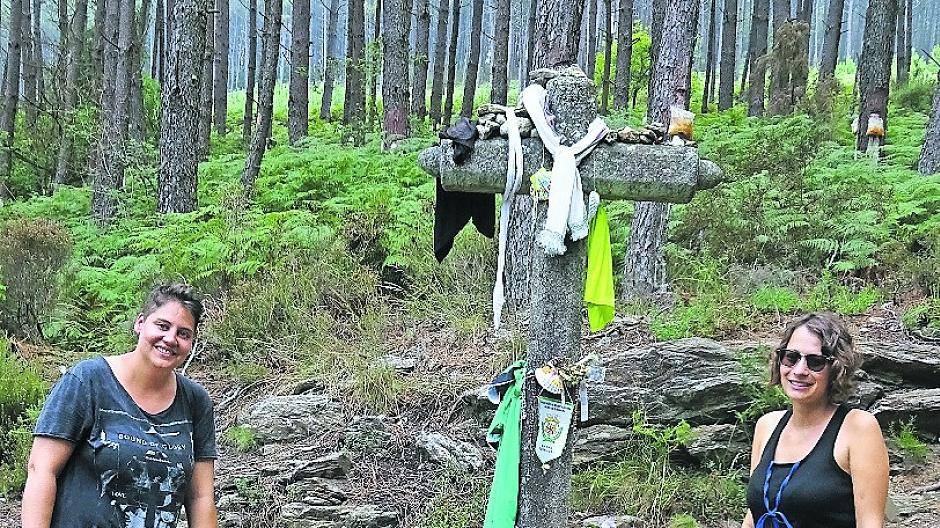  An diesem Kreuz legte Renate Kaluza den Lasten-Stein ab.  